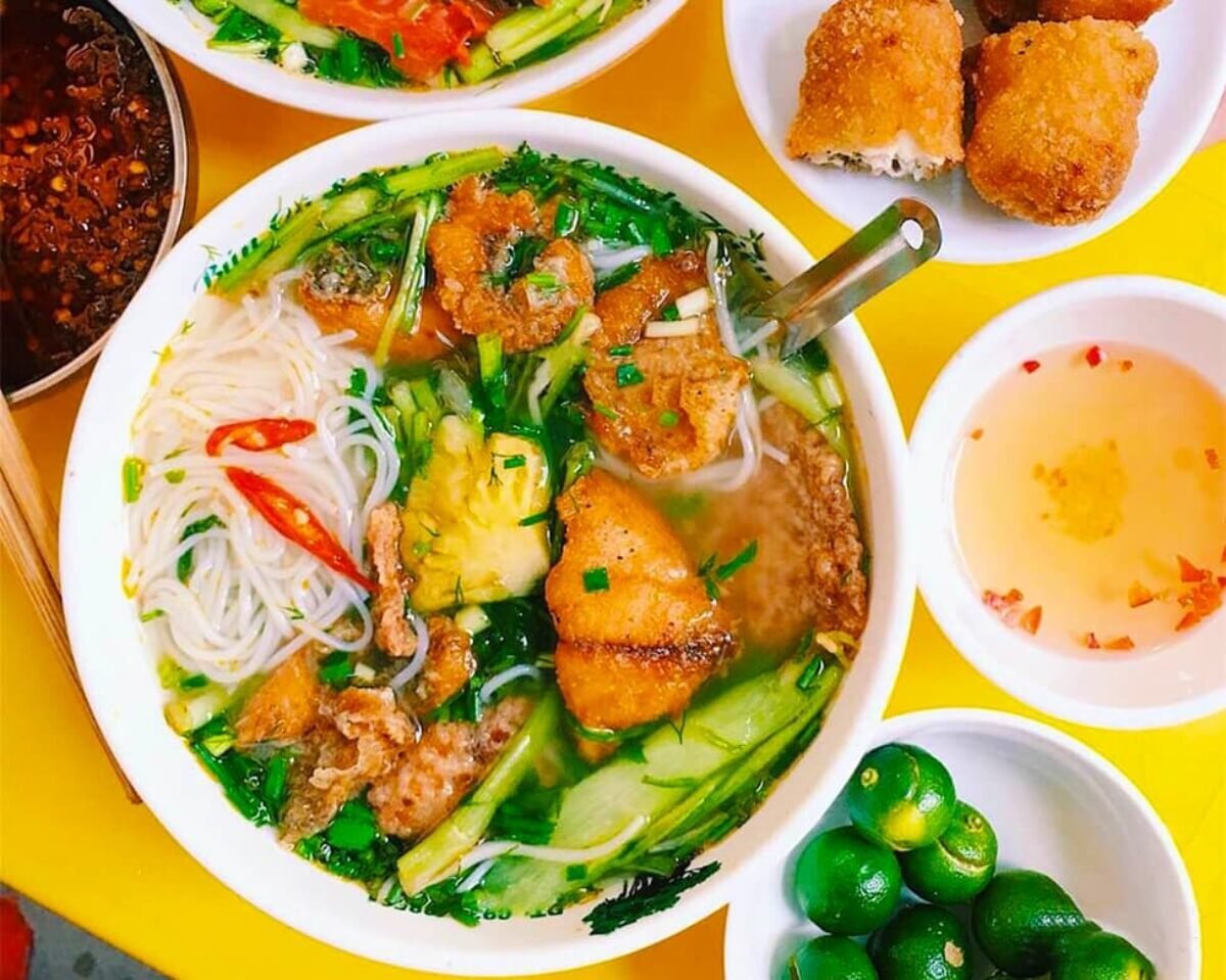 19 BEST local food in Hanoi that you MUST try once! - Vietnam Is Awesome