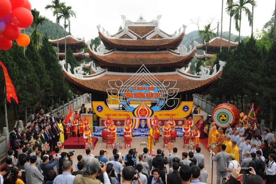 huong pagoda festival - 6 Best Festivals In Vietnam To Experience Its Culture, History And Traditions