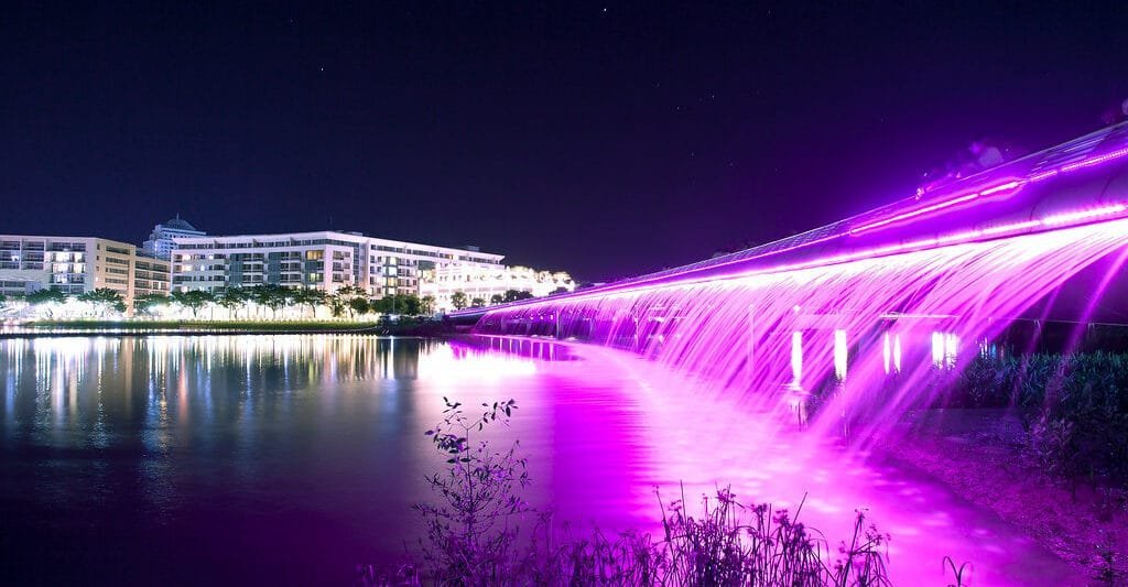 starlight bridge anh sao hcmc vietnam pink lights 1024x533 1 - Capture Memories: 8 Instagram Worthy Places In Ho Chi Minh City To Explore