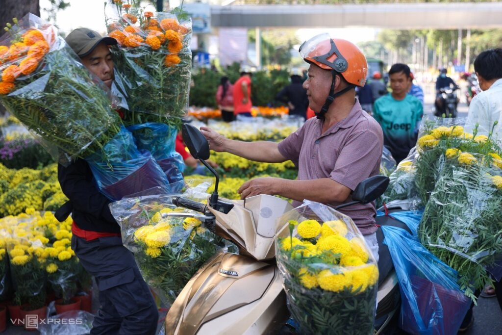 vietnamese tet flowers
