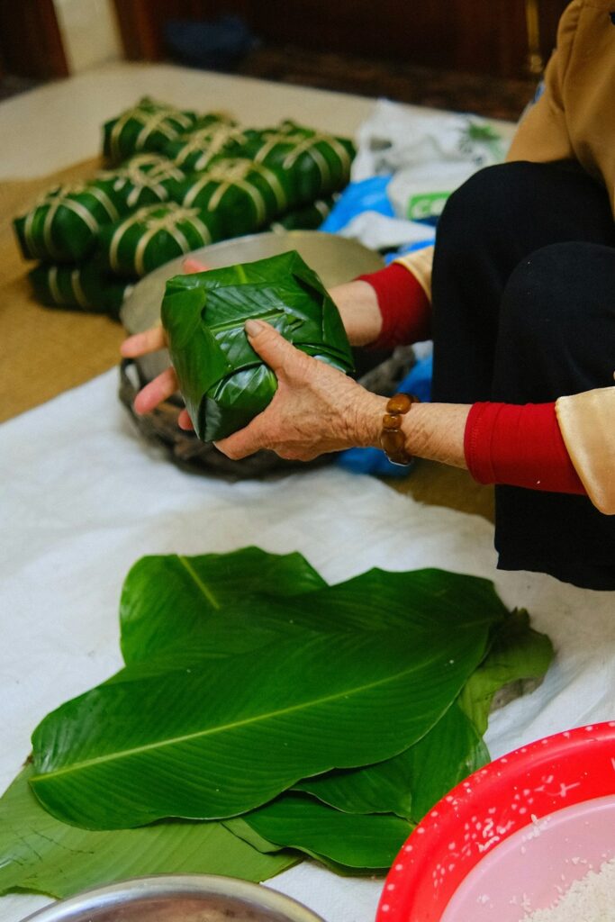 Wraping banh chung. Photo by Pham Manh1 - Vietnamese New Year – Tet Guide For A Distinctive Lunar New Year Festival