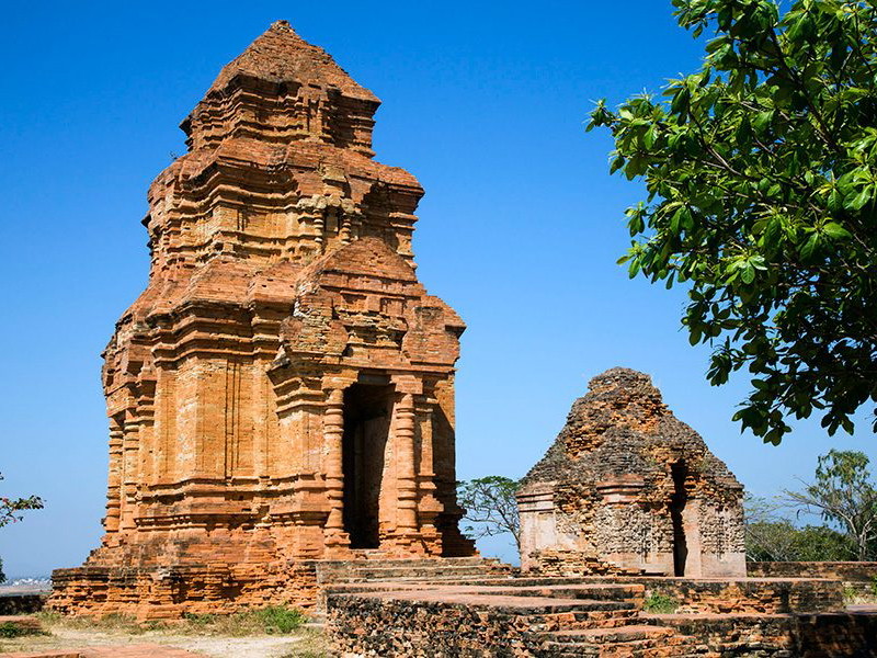 Po Shanu Cham Towers - Mui Ne