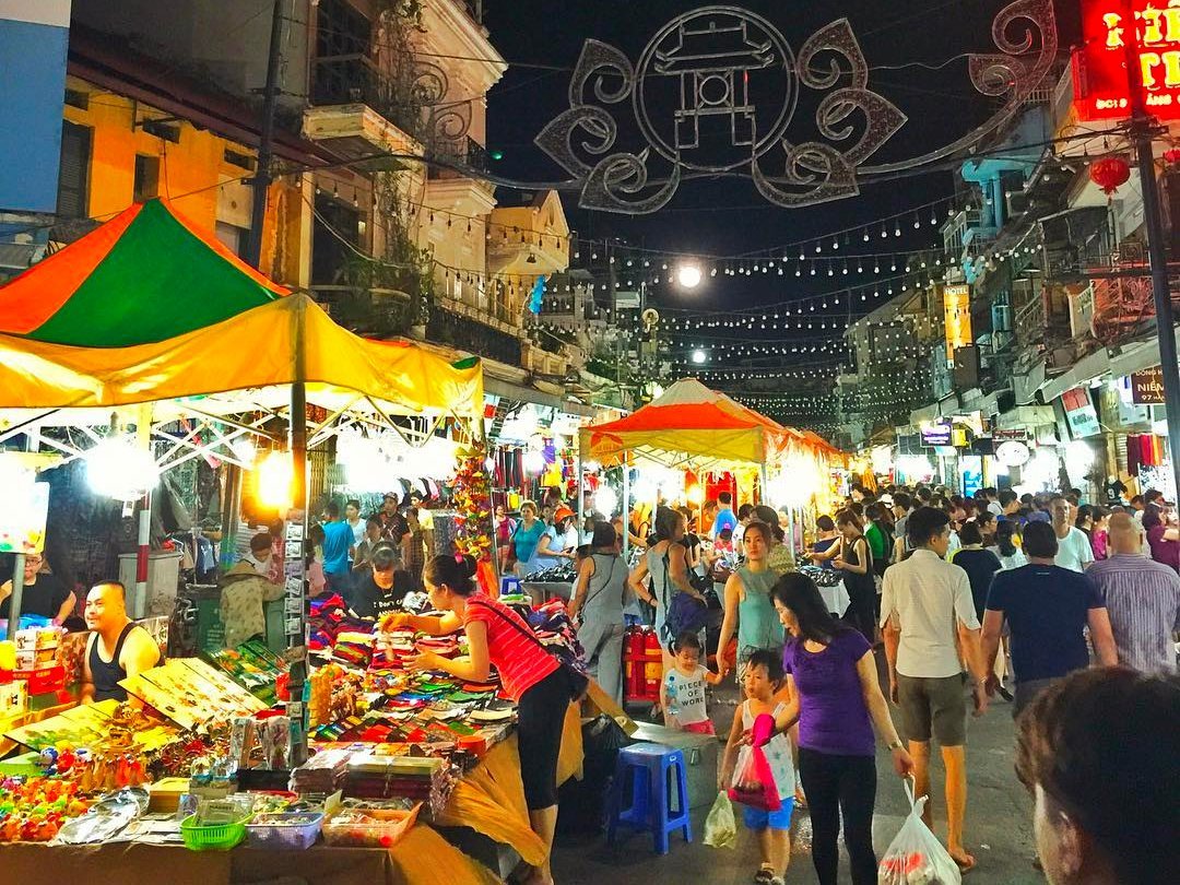 hanoi night market 2 - Things To Do In Hanoi