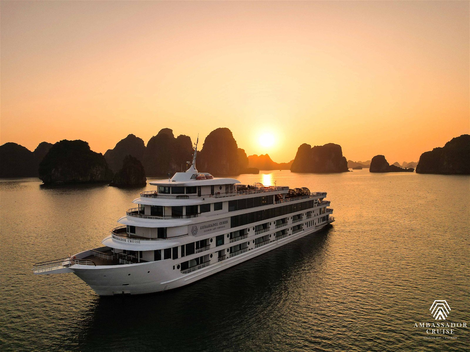 Halong Bay Day Cruise – 8 Hours Halong Bay Discovery + Premium Lunch + Jacuzzi & Cooking Class