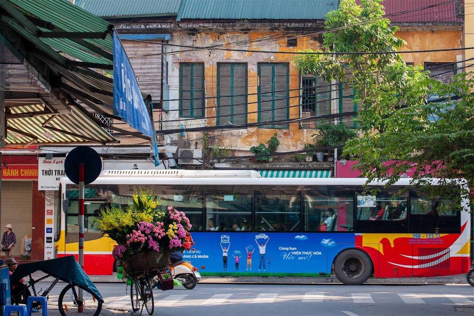 bus street - Central Vietnam